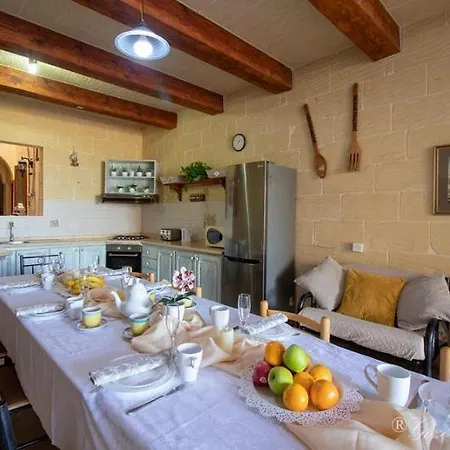 Tal-bir Farmhouse Nadur
